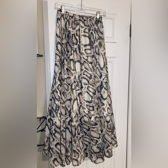 Snakeskin, chiffon, midi skirt - Picture 4 of 4